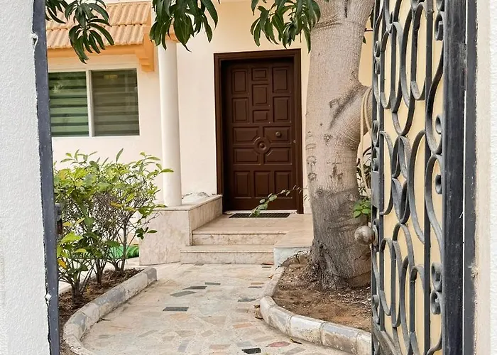 Chic 3-Br Tala Almajd Villas In Upscale District Alnahdah Family Only